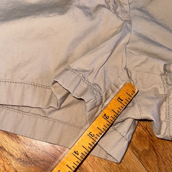 Women's J Crew chino Broken in‎ khaki Shorts size 8 - Picture 3 of 5